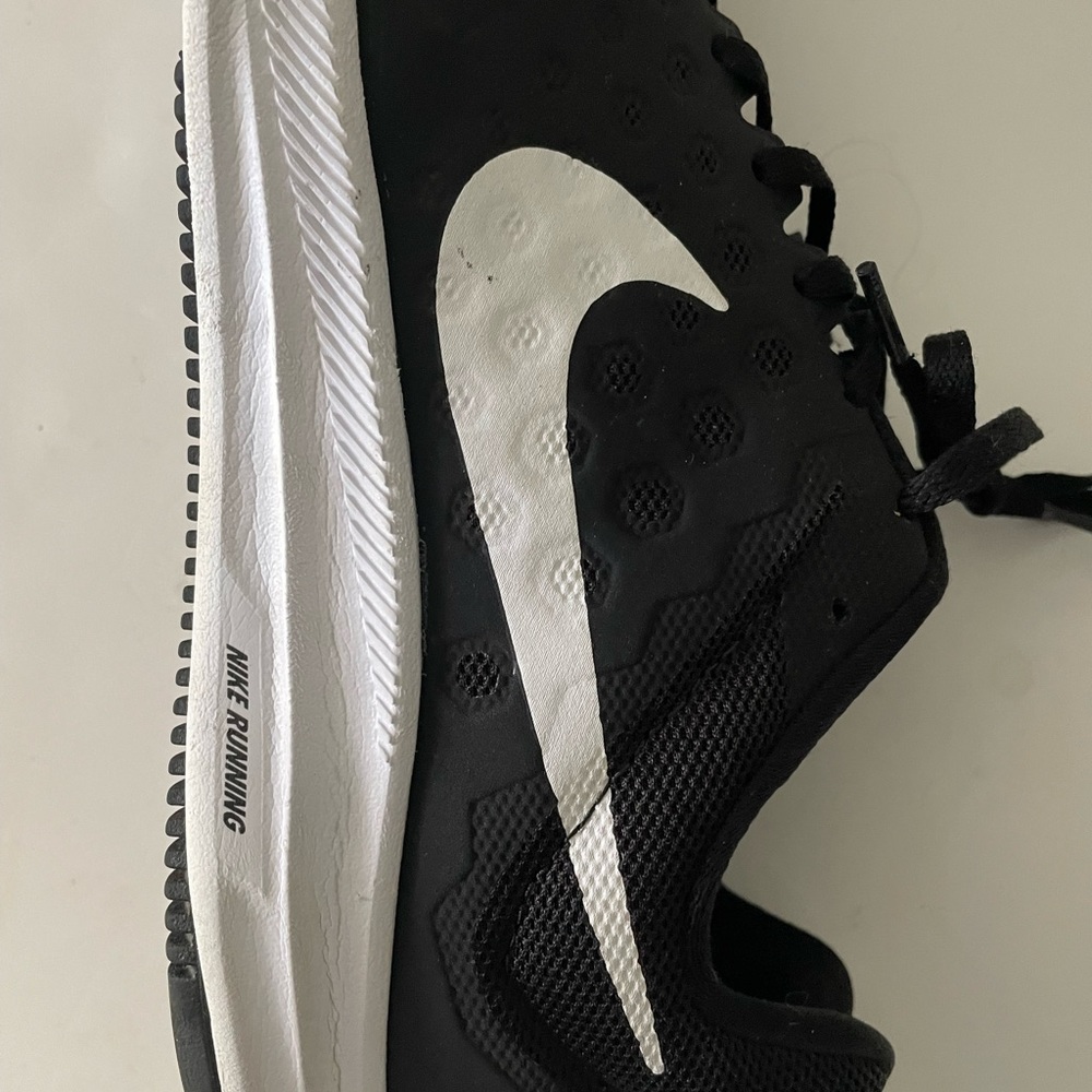 NIKE Women’s Downshifter 7 Running Shoes Sneakers Black White Sz 11 - Picture 8 of 11